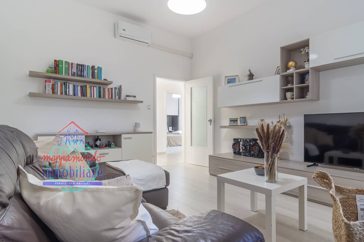 appartamento in vendita a Leggiuno in zona Reno