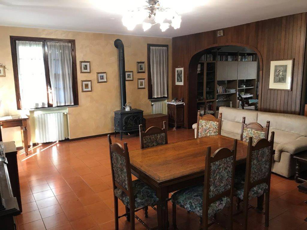 casa indipendente in vendita a Reggio nell'Emilia in zona Rivalta