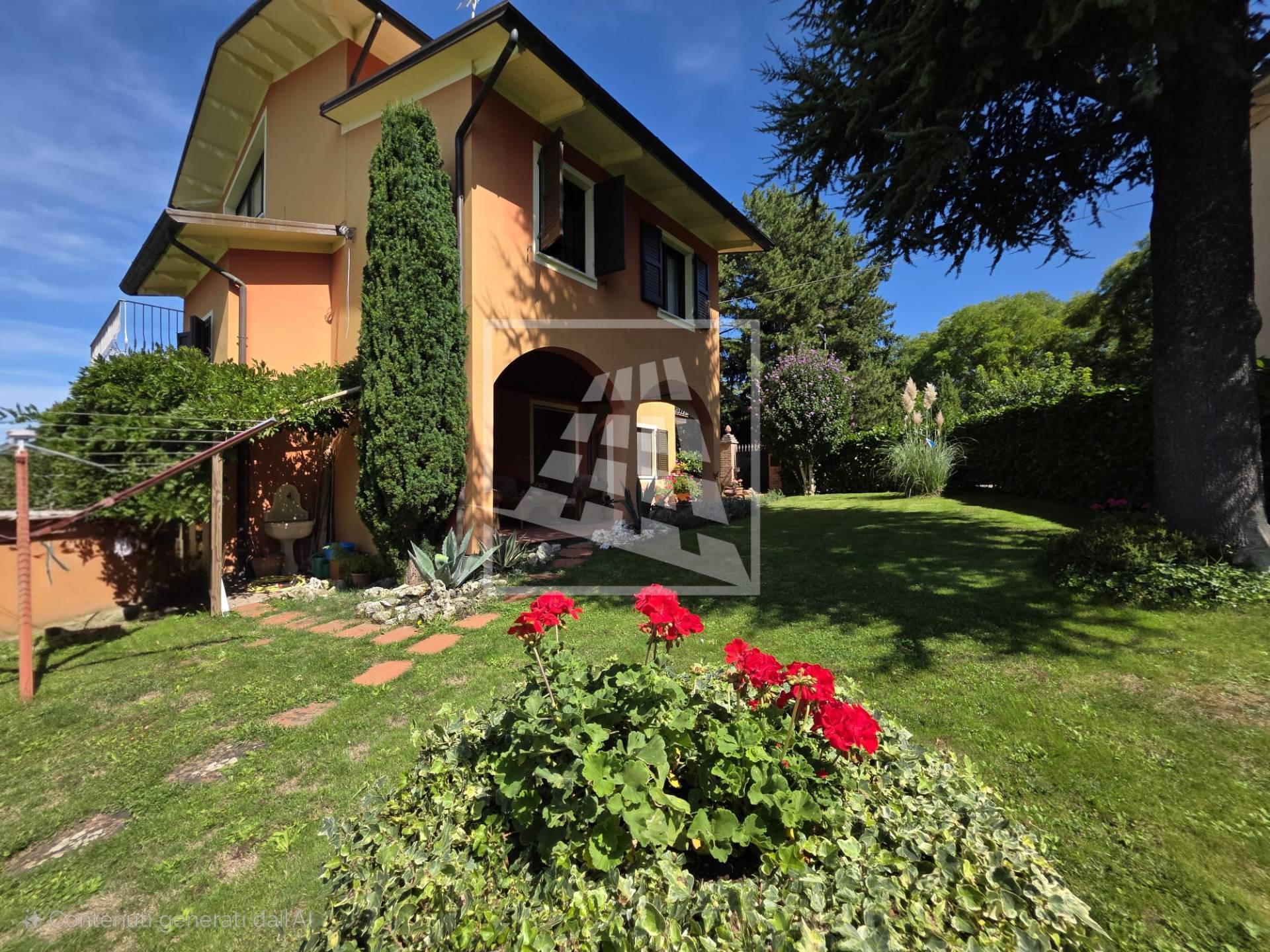 casa indipendente in vendita a Carpineti in zona Poiago