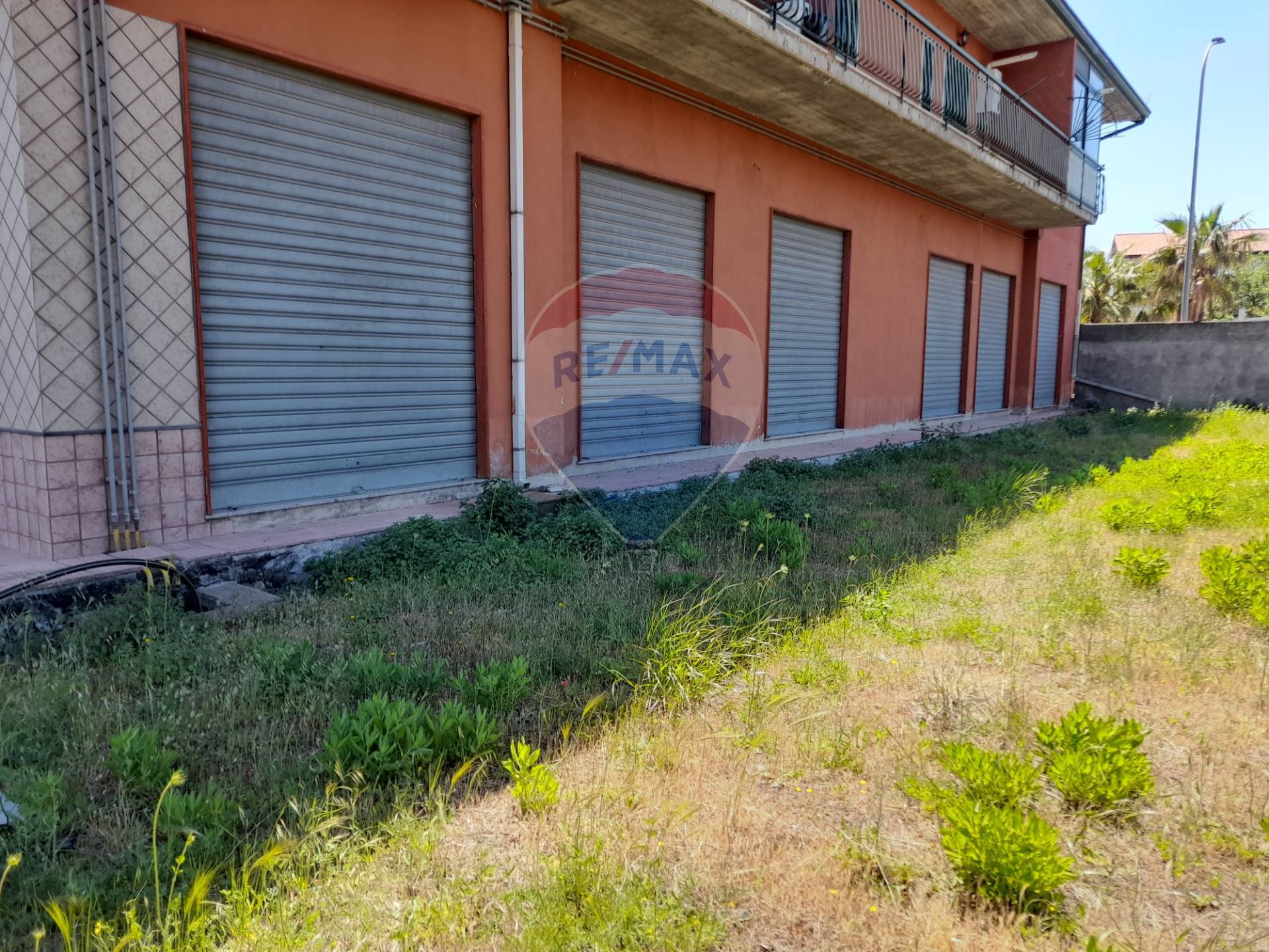 locale commerciale in vendita a Desenzano del Garda in zona San Pietro