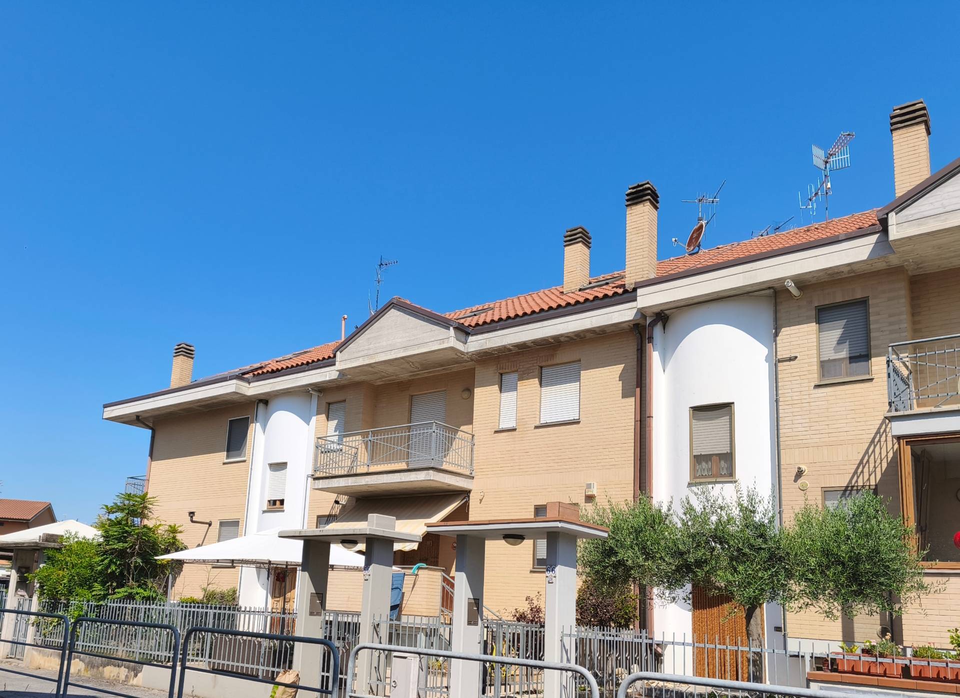 casa indipendente in vendita a Corridonia in zona Passo del Bidollo