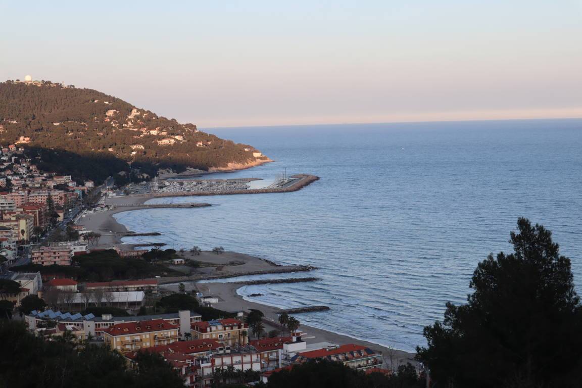 casa indipendente in vendita ad Andora in zona Rollo