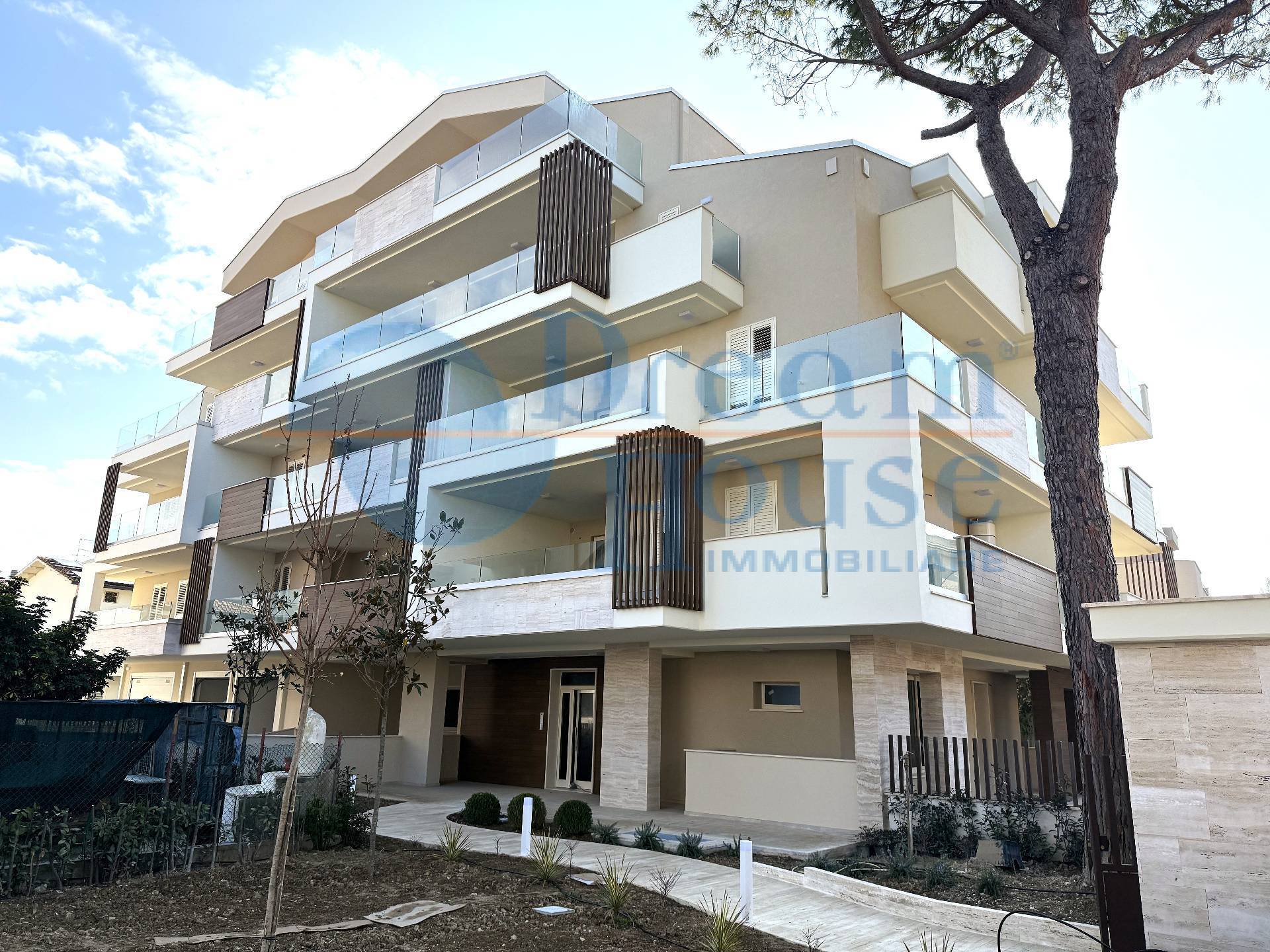 appartamento in vendita a Lonato del Garda in zona Lido