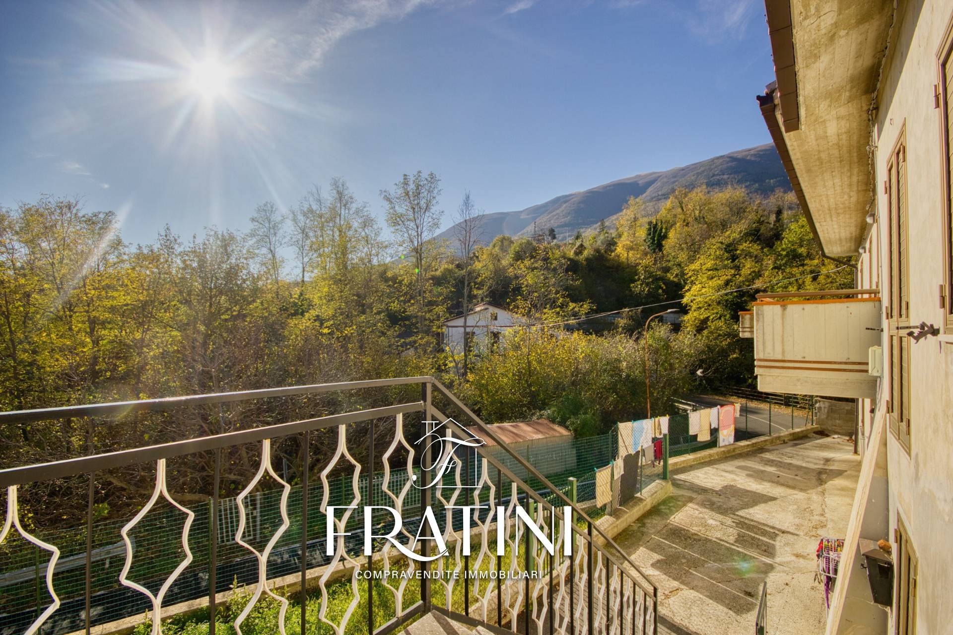 casa indipendente in vendita a Desenzano del Garda in zona San Pietro