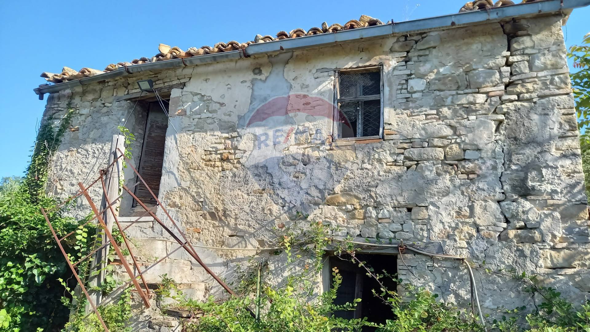 casa indipendente in vendita a Cingoli in zona Avenale