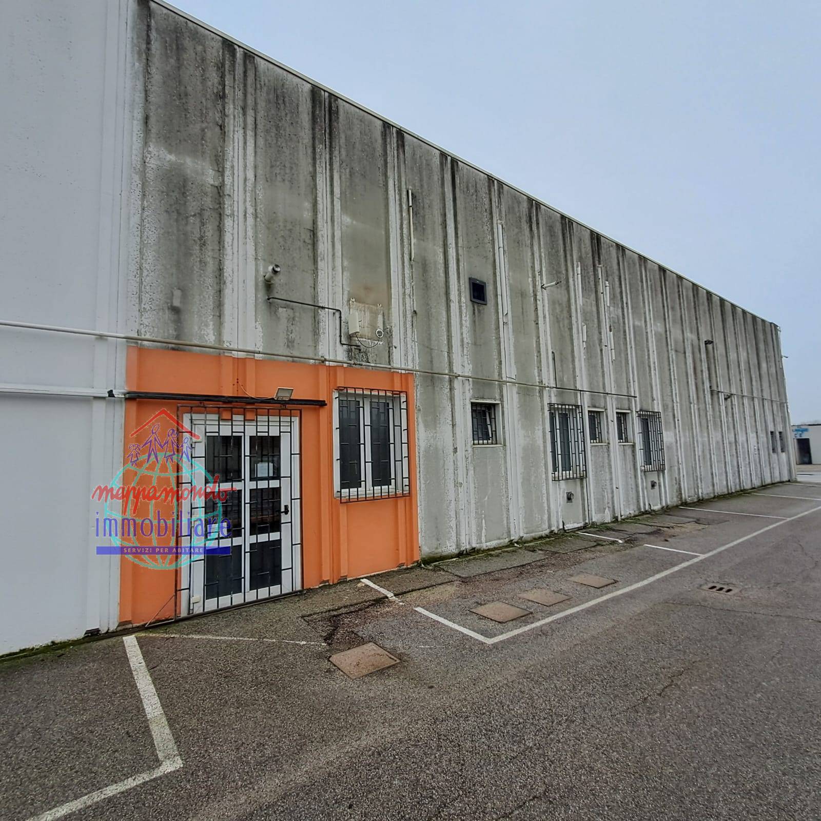 capannone in vendita a Leggiuno in zona Reno