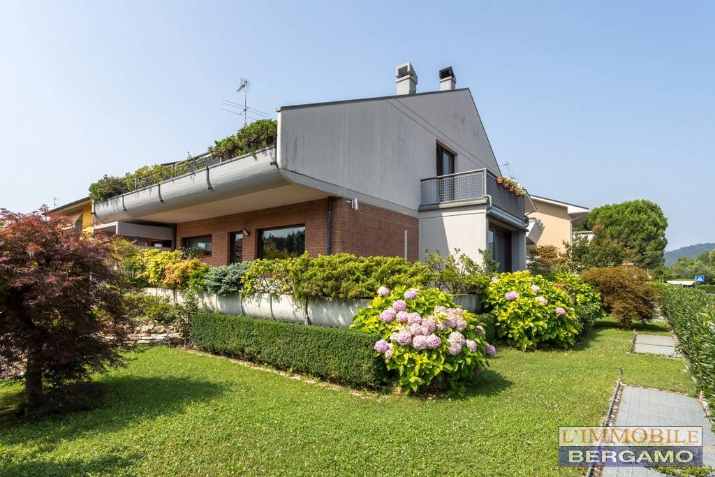 casa indipendente in vendita a Villa di Serio