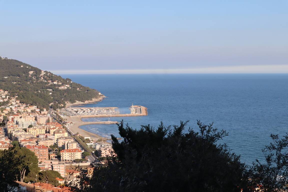 casa indipendente in vendita ad Andora in zona Rollo