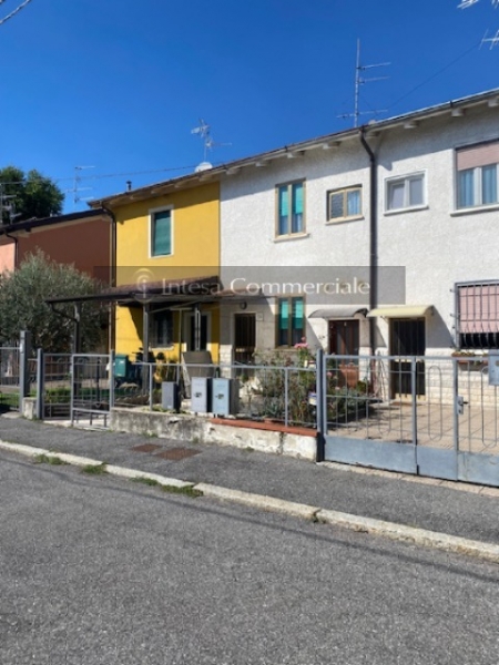 casa indipendente in vendita ad Edolo in zona Vico