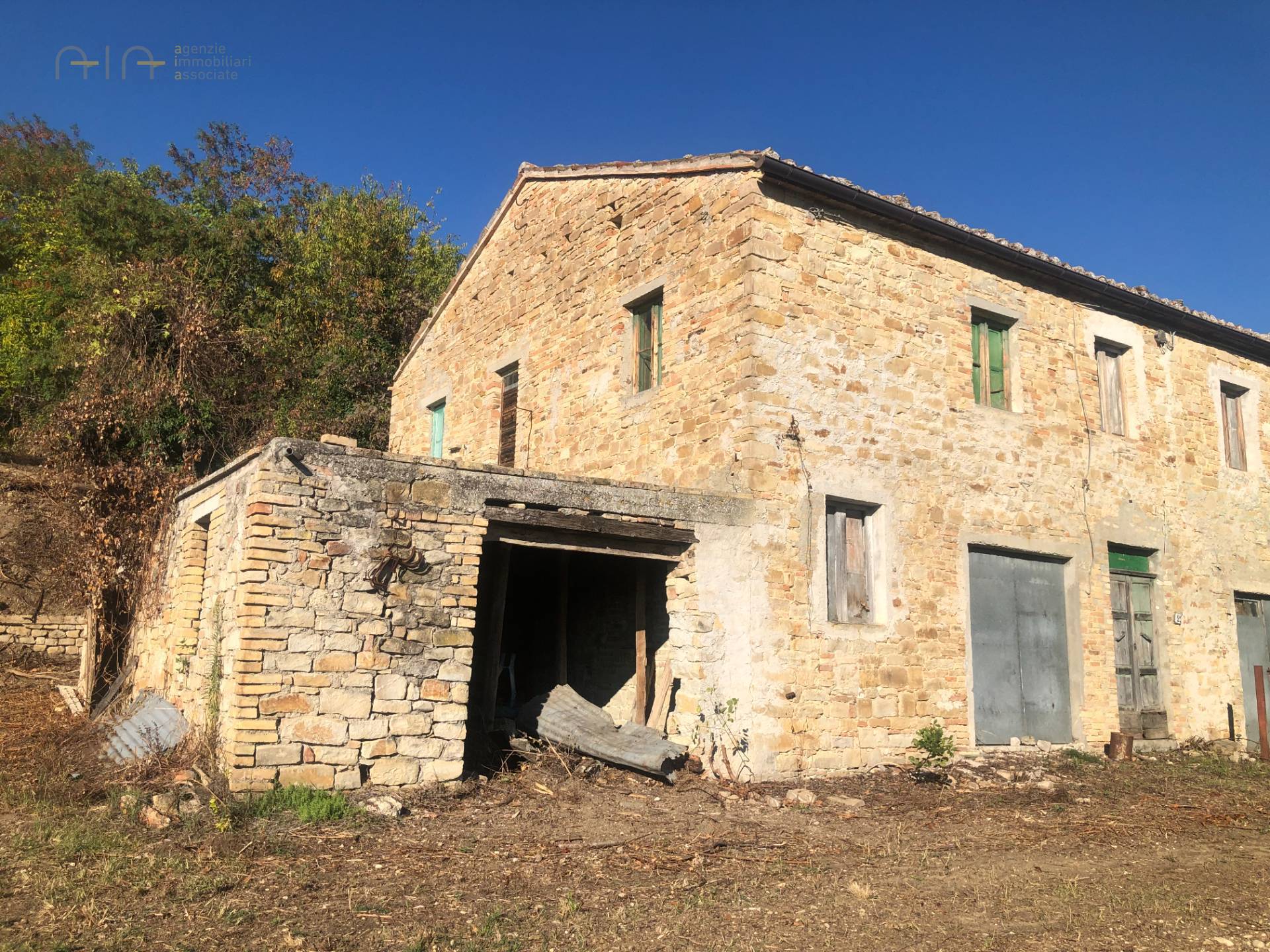 casa indipendente in vendita a Santa Vittoria in Matenano