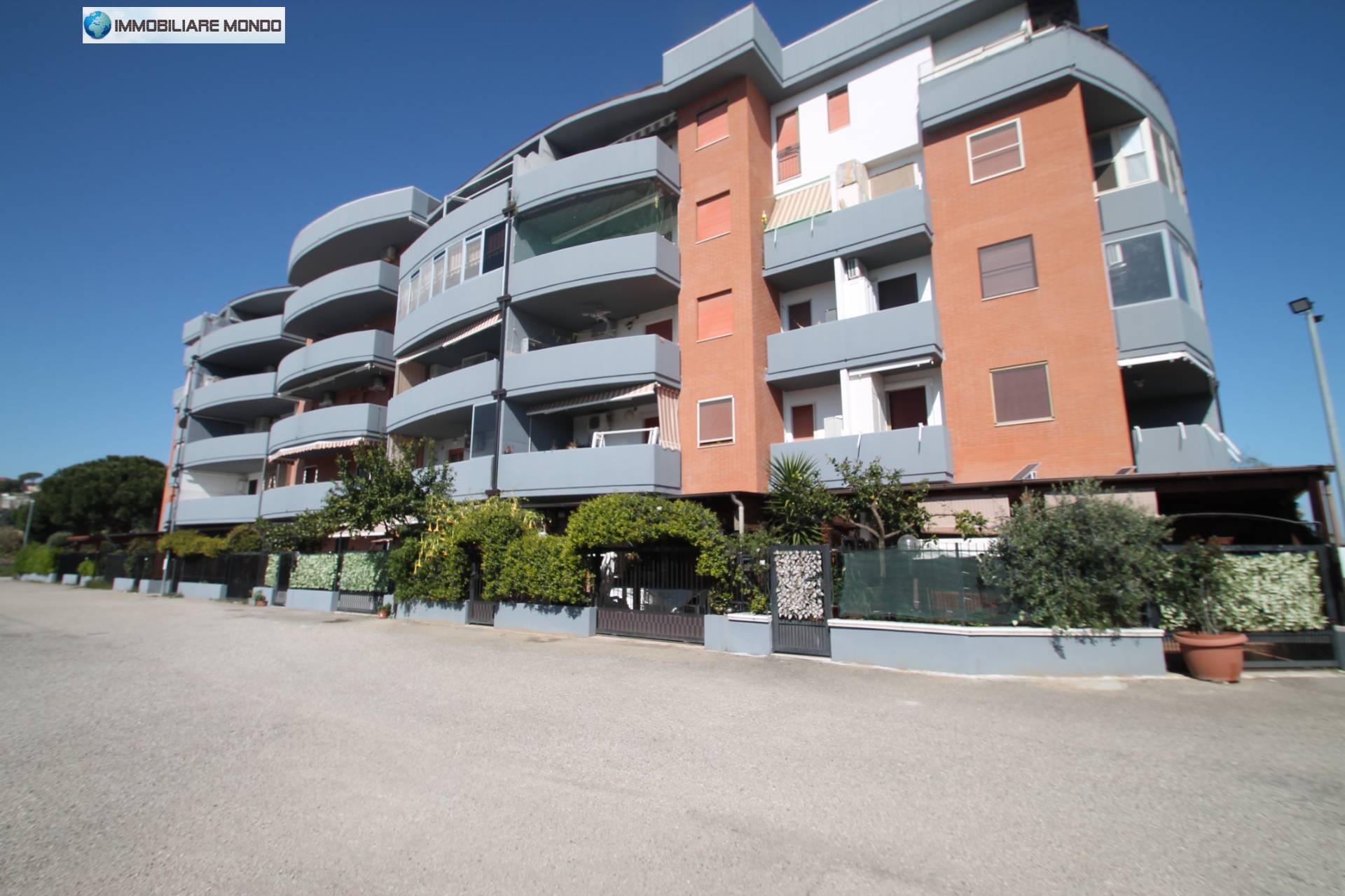 appartamento in vendita a Lonato del Garda in zona Lido