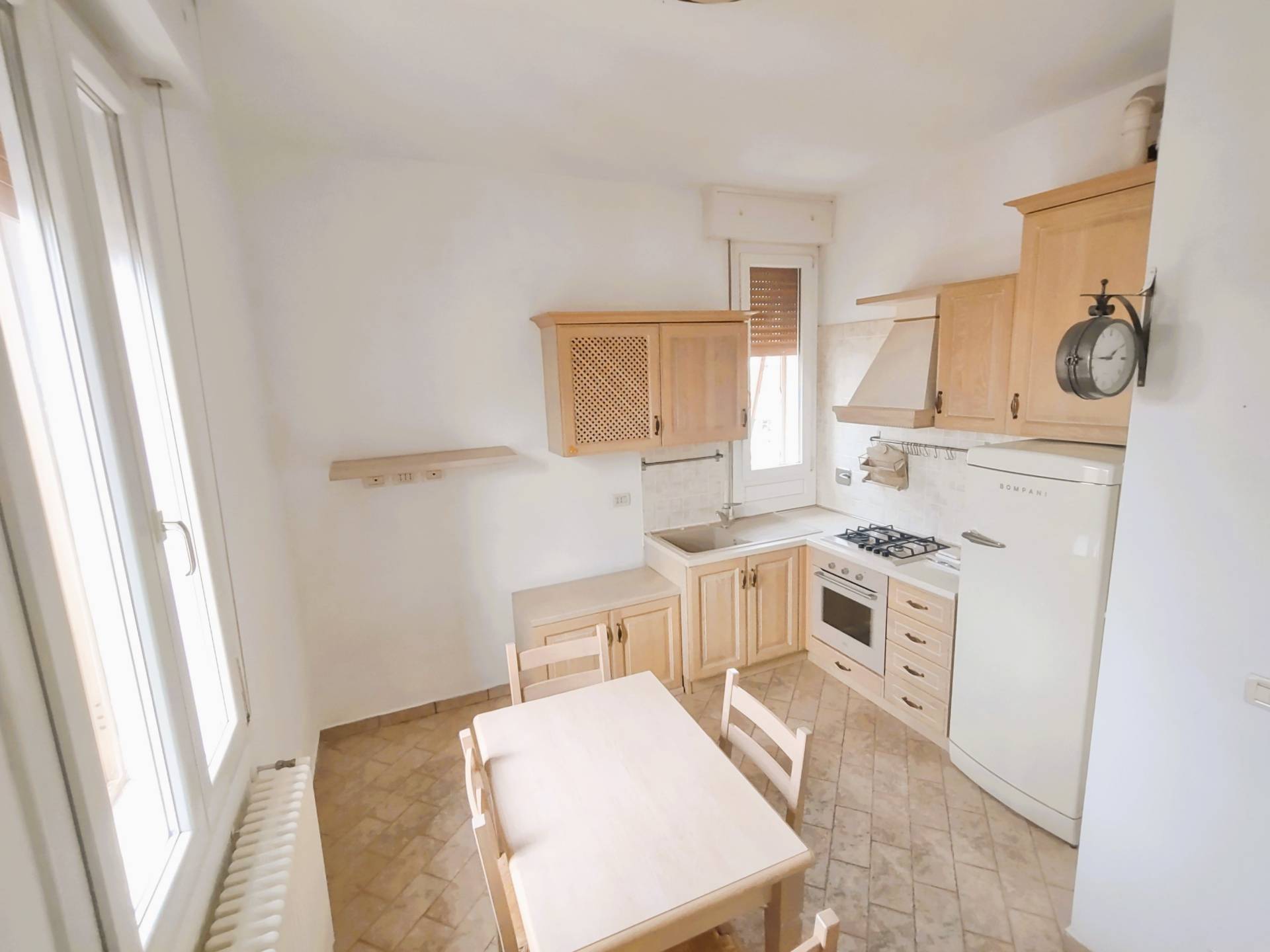 appartamento in vendita a Leggiuno in zona Reno