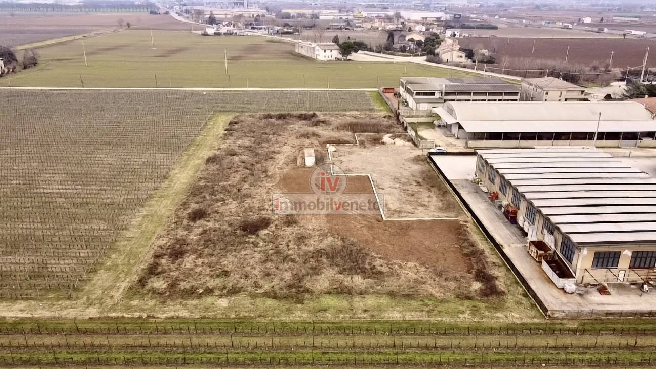 terreno edificabile in vendita a Poggio Torriana in zona Montebello