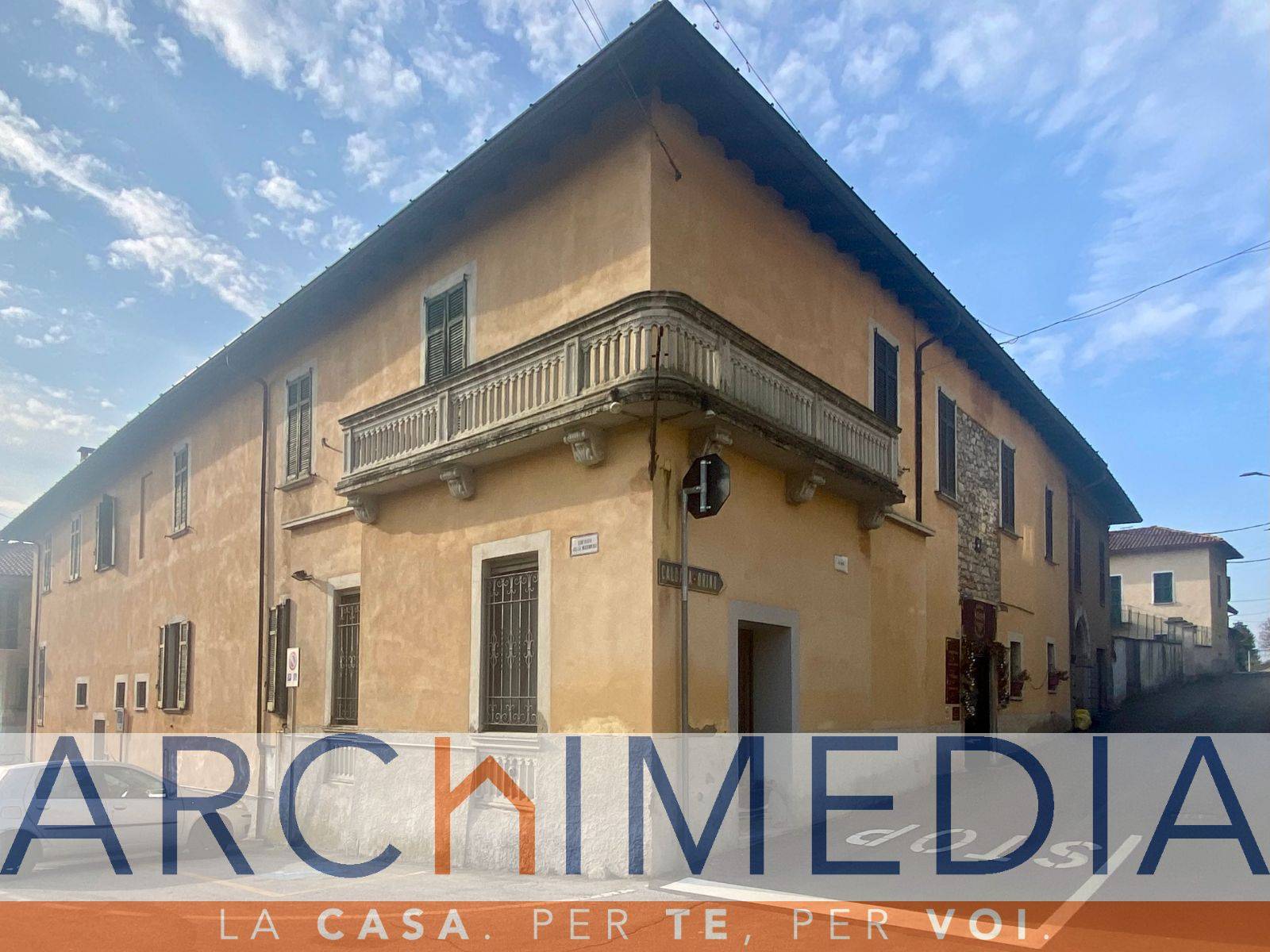 casa indipendente in vendita a Cocquio-Trevisago