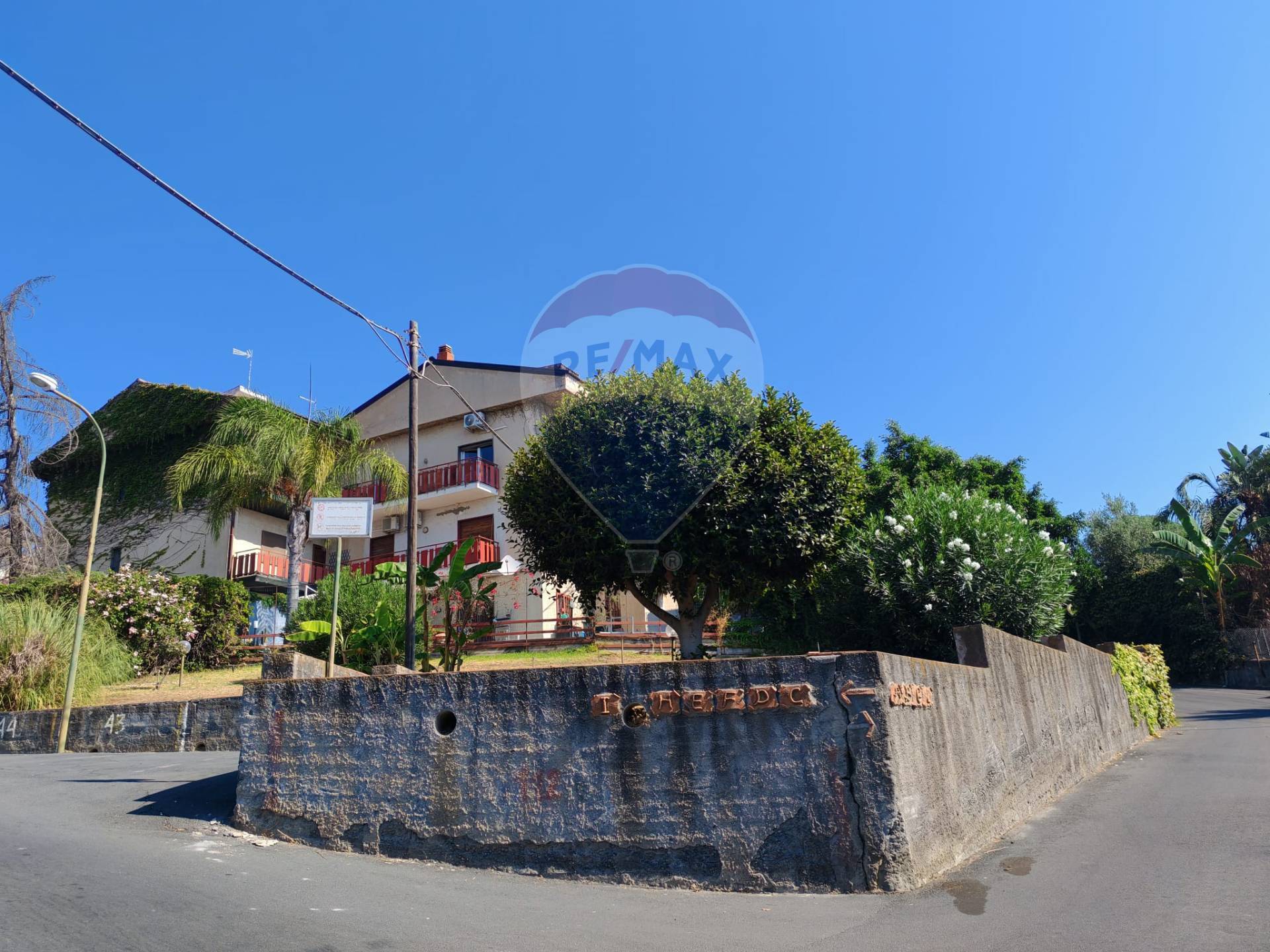 appartamento in vendita a Fiuminata in zona Castello