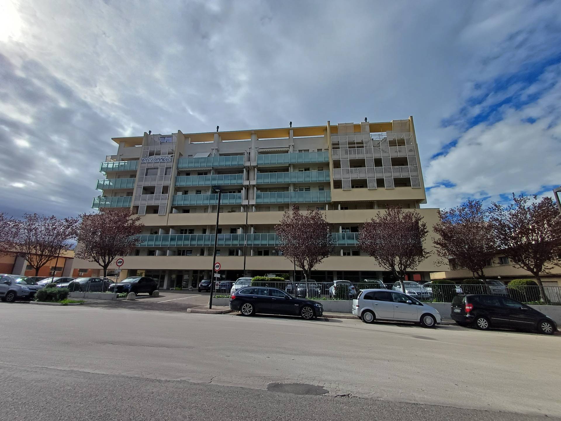 locale commerciale in vendita ad Ancona in zona Piano San Lazzaro