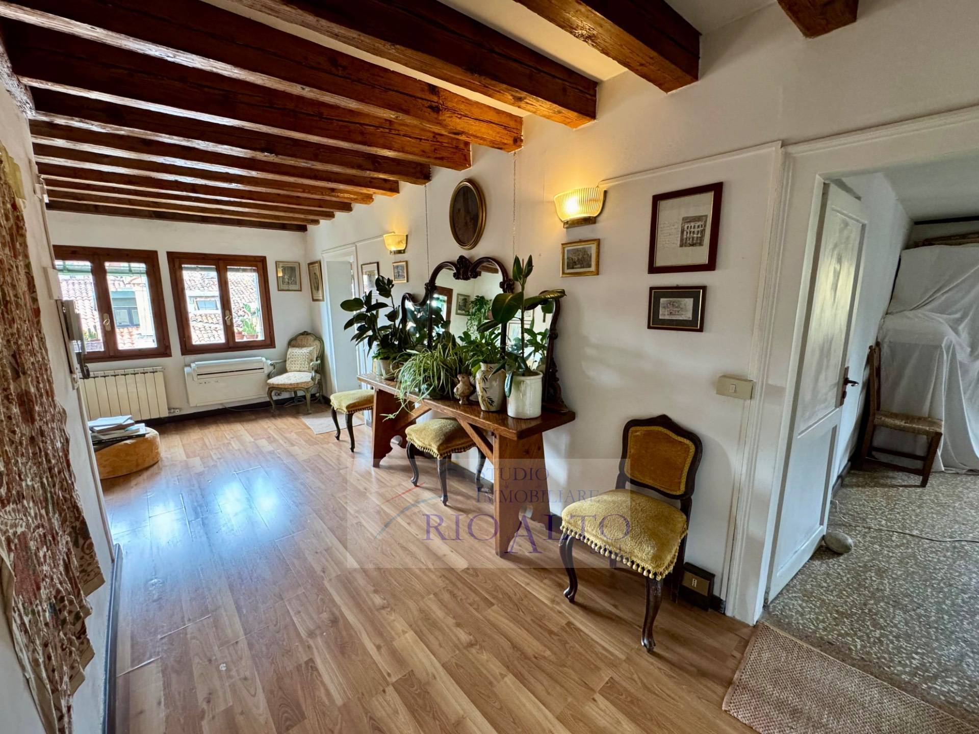 appartamento in vendita a Fiuminata in zona Castello