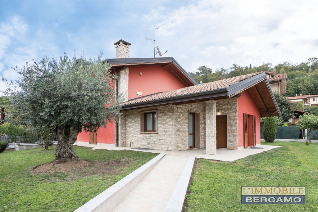 casa indipendente in vendita a Mozzo