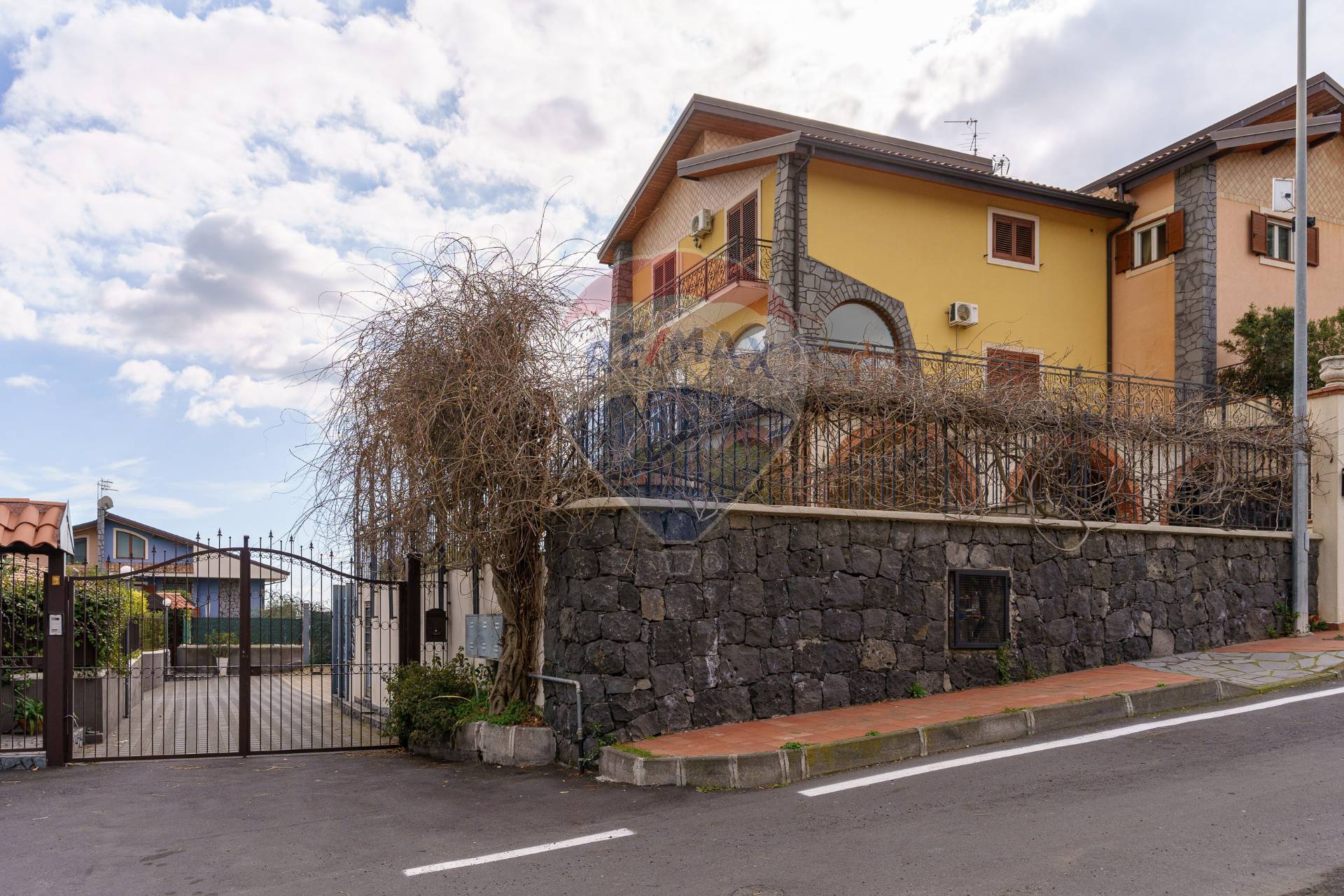 casa indipendente in vendita a Desenzano del Garda in zona San Pietro